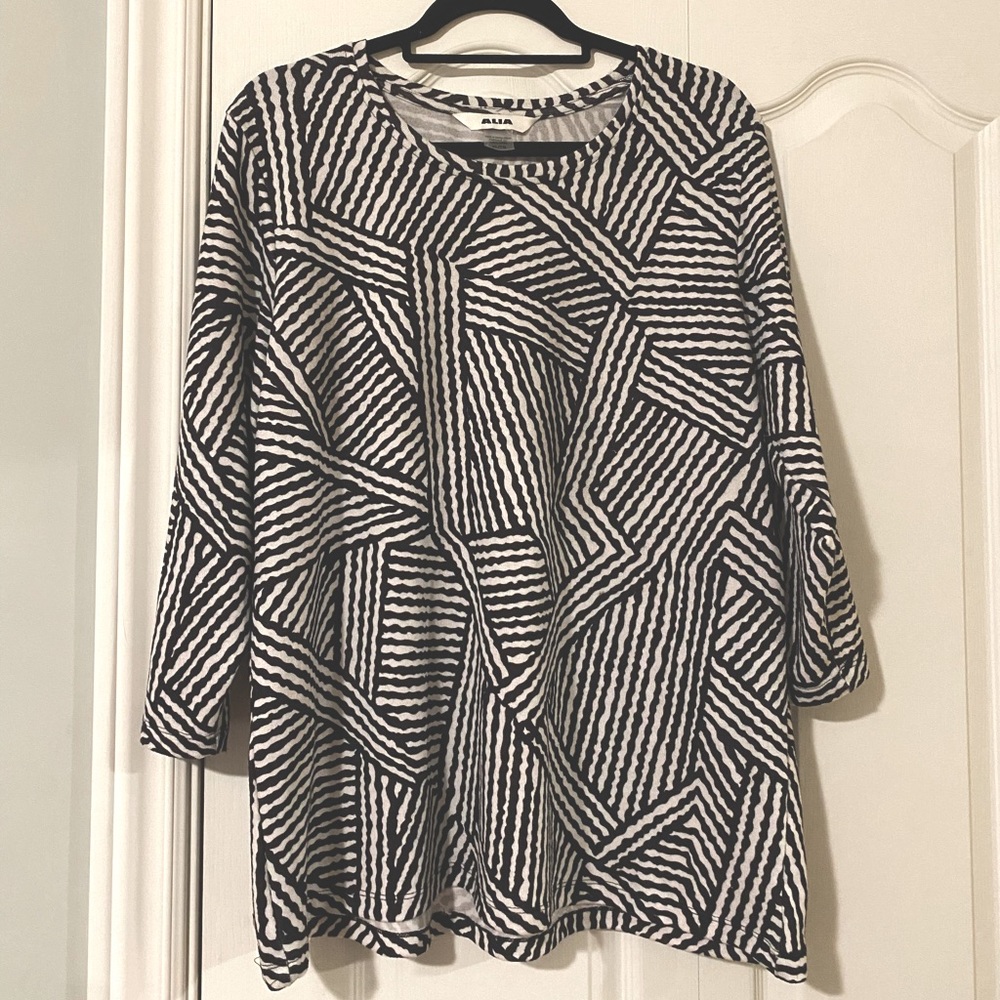 Beautiful Alia Top
Very soft and comfortable 

Pit to pit 23
Sleeve length 23